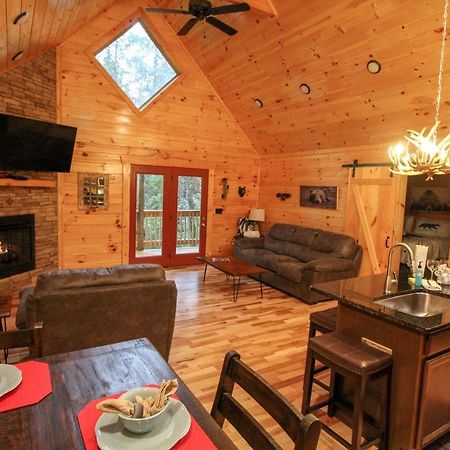 210 Cubs In The Treetops - Luxurious Cabin In Gatlinburg Bagian luar foto