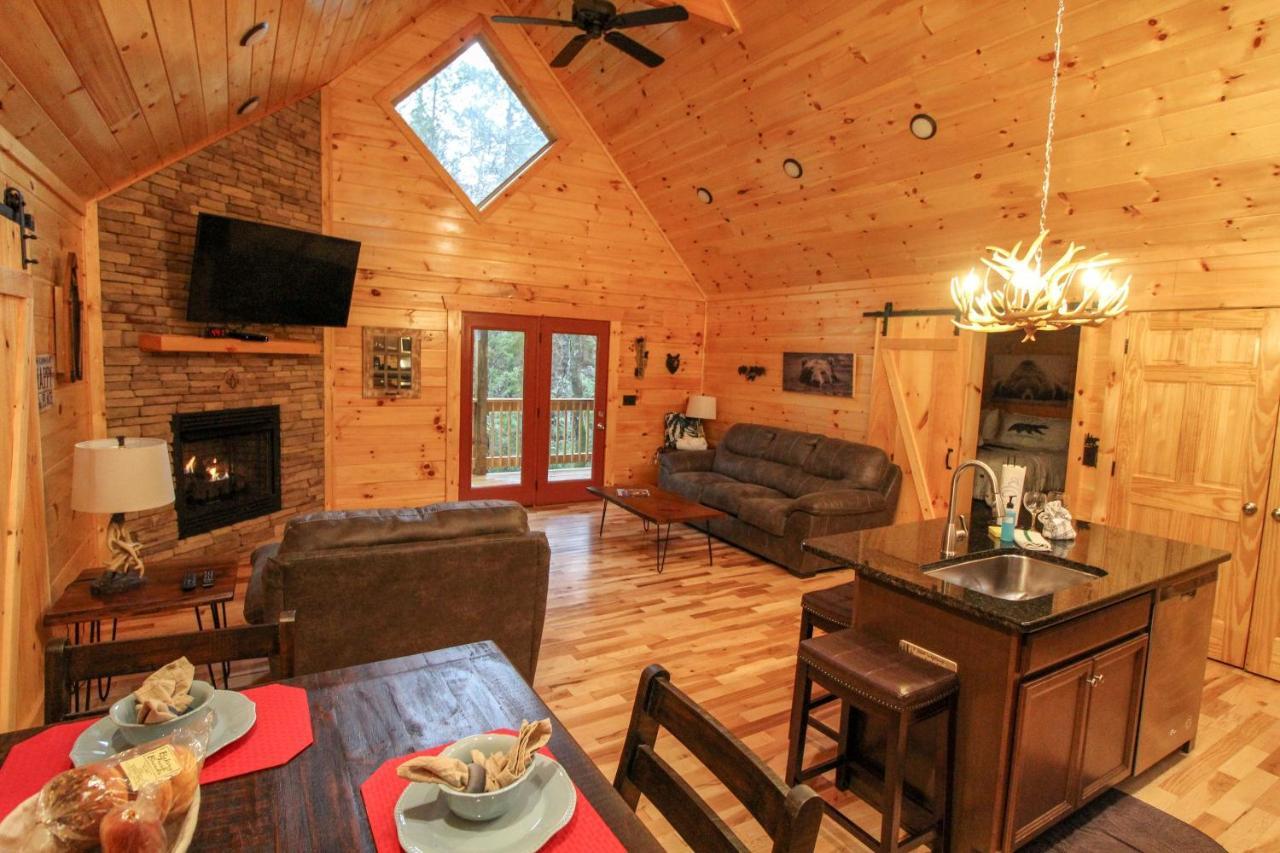210 Cubs In The Treetops - Luxurious Cabin In Gatlinburg Bagian luar foto